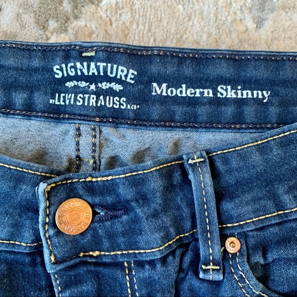 Women’s Levi’s Strauss modern skinny jeans 37” L 19” hip to hip - Picture 9 of 10